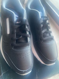 Reebok Classic size 5 boys. Brand New/Never worn $20
