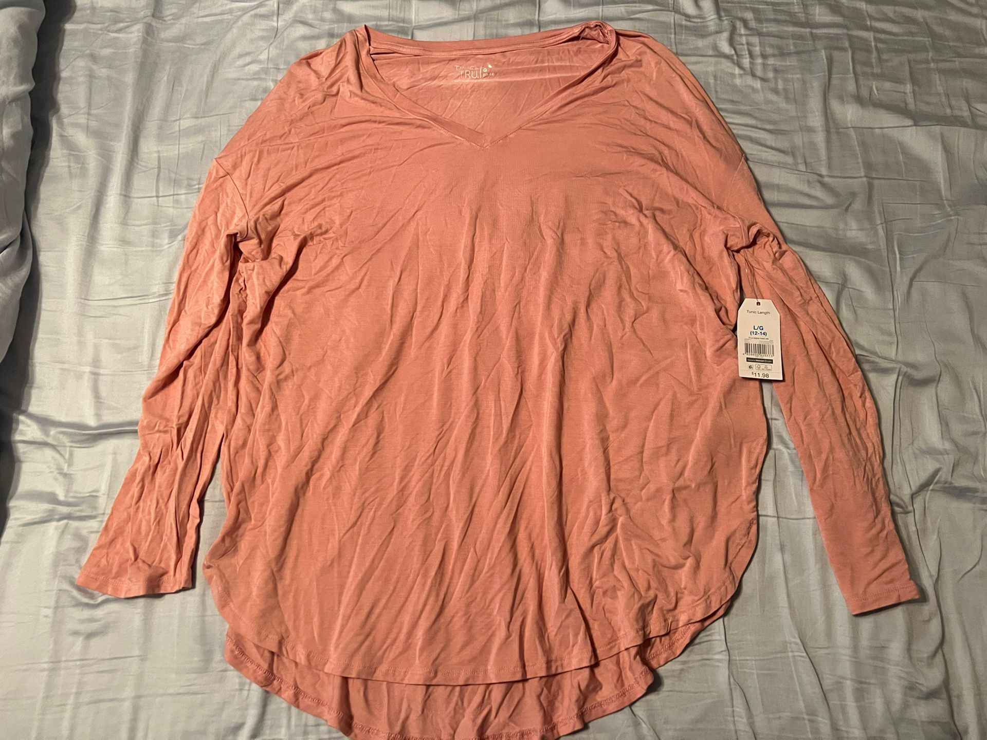 Time and tru tunic length long v-neck shirt, Women’s size large (12/14), new with tags, coral