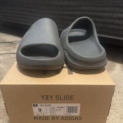 Yeezy Slide