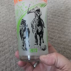 VINTAGE SUPER COOL KENTUCKY DERBY CHURCHILL DOWNS GLASS DATED 1972 MAKE OFFER