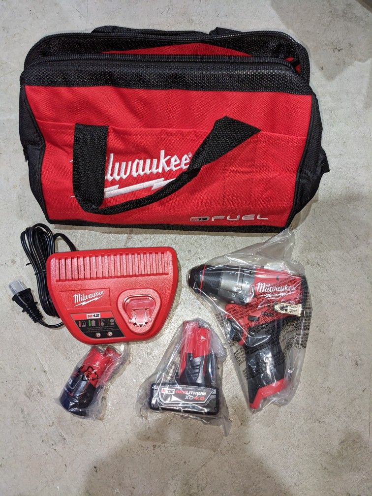 Milwaukee M12 FUEL Brushless Cordless Hammer Drill combo kit - New