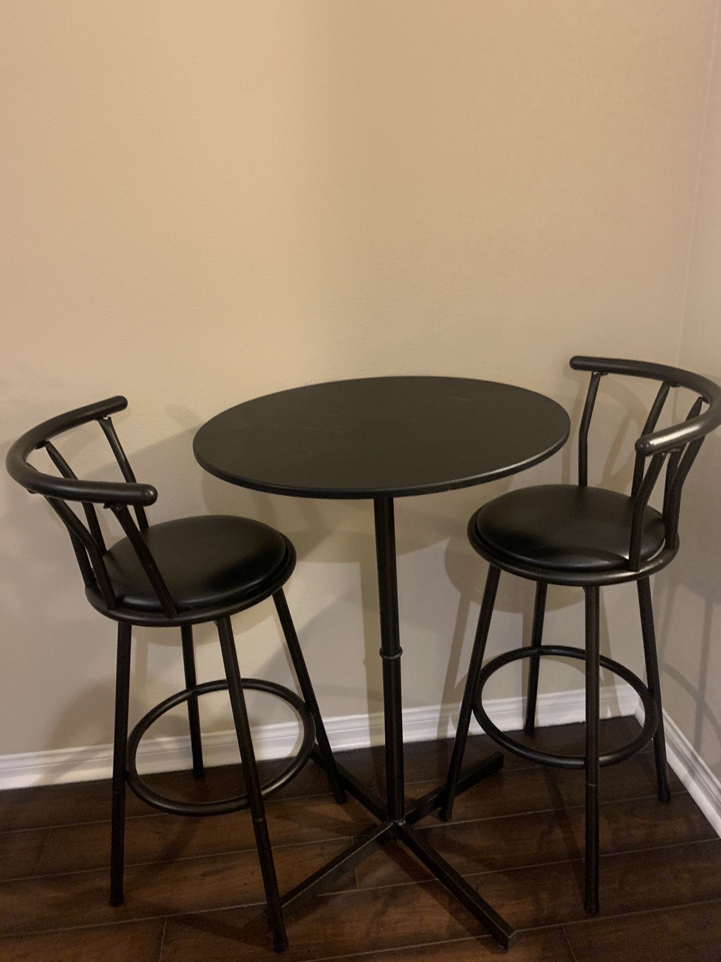 Dining table/chairs