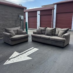 **FREE DELIVERY** Beautiful Modern 3 Seater Couch And Loveseat Chair