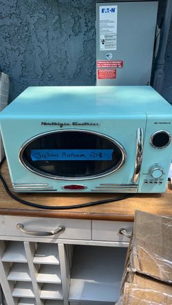 Nostalgia Electrics RetroWave Microwave