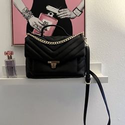 Black Purse Chevron  Style like New $25 See Discription 