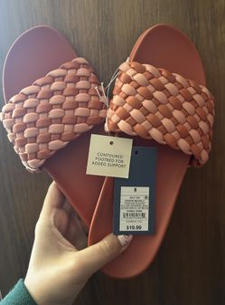 Universal thread, target, sandals