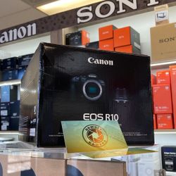 Canon EOS R10 with RF 18-150mm lens - Kit (Located in Downey, CA)