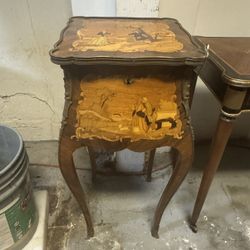 Austrian Louis XV Style Gilt Bronze Mounted Marquetry Small Pop-Up Oriental Table