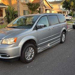 2014 Chrysler Town & Country