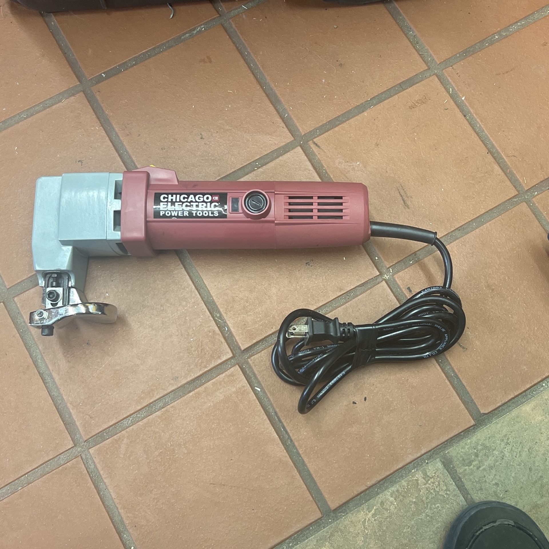 CHICAGO ELECTRIC POWER TOOLS 18 gauge Metal Shears