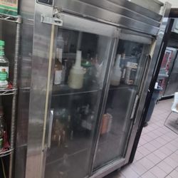 Traulsen RHT232NUT-FSL Commercial Two-Section Reach-In Refrigerator ~46 cu ft   Works Good !   Price: $1500 firm MSRP $27,760 Meetups available anywhe