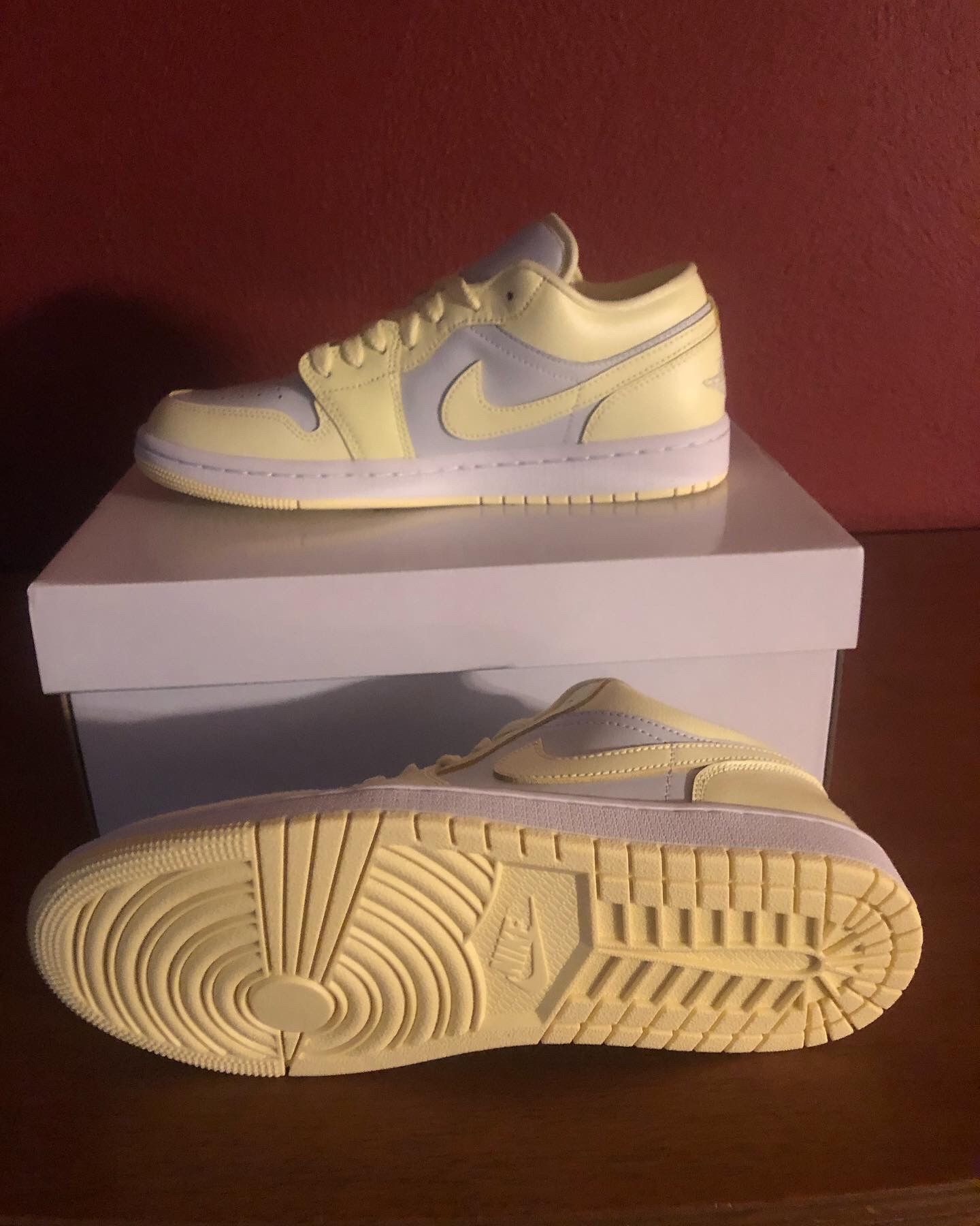 Womens Jordan 1 Low “Lemonade” Size 8.5W