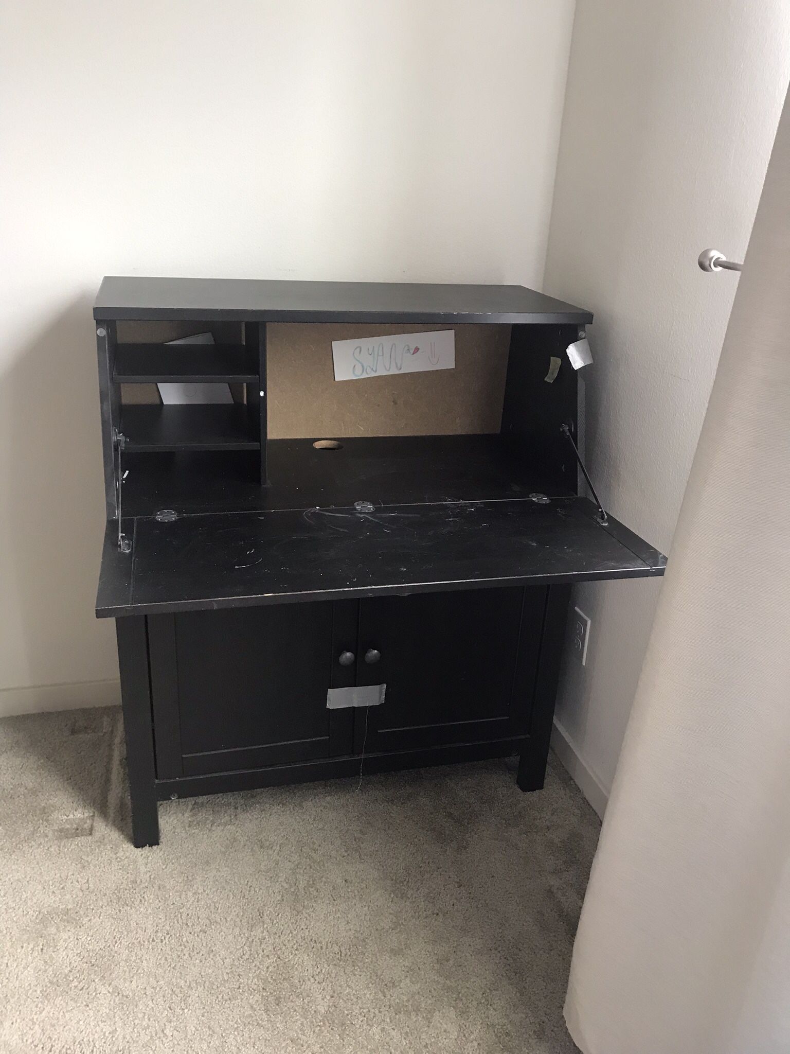 Black Desk