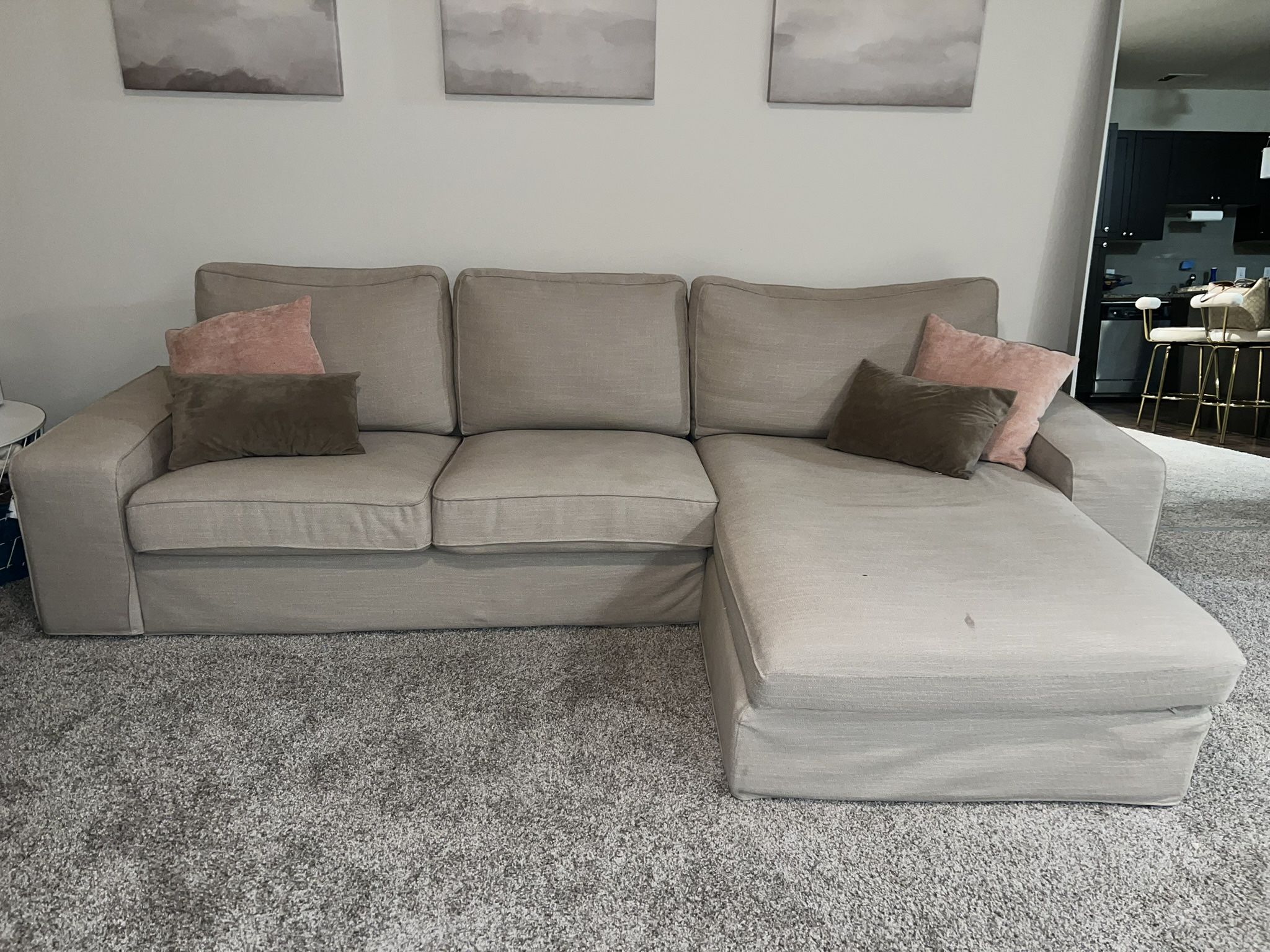 KIVIK sectional with chase