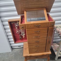 Cabinet for jewelry
