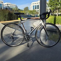 17 lb. All-Carbon Trek Madone 6.9 Racing Bike 