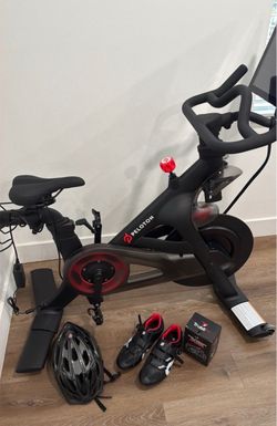 Peloton Bike + Accessories – Great Condition