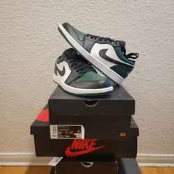 JORDAN 1 LOW
GREEN TOE