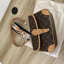 Women's Louis Vuitton Diane Crossbody Bag
