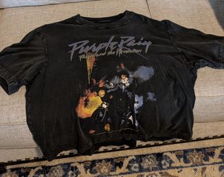 Ambercrombie & Fitch Men's Purple Rain black washed crop graphic T-shirt