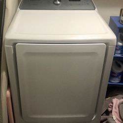 Dryer (Gas) Samsung 7.4 Cubic Ft Like New!