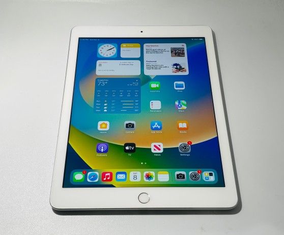 Apple iPad 5 32GB 9.7” Fully Functional iOS 16