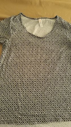 Lularoe shirt size medium