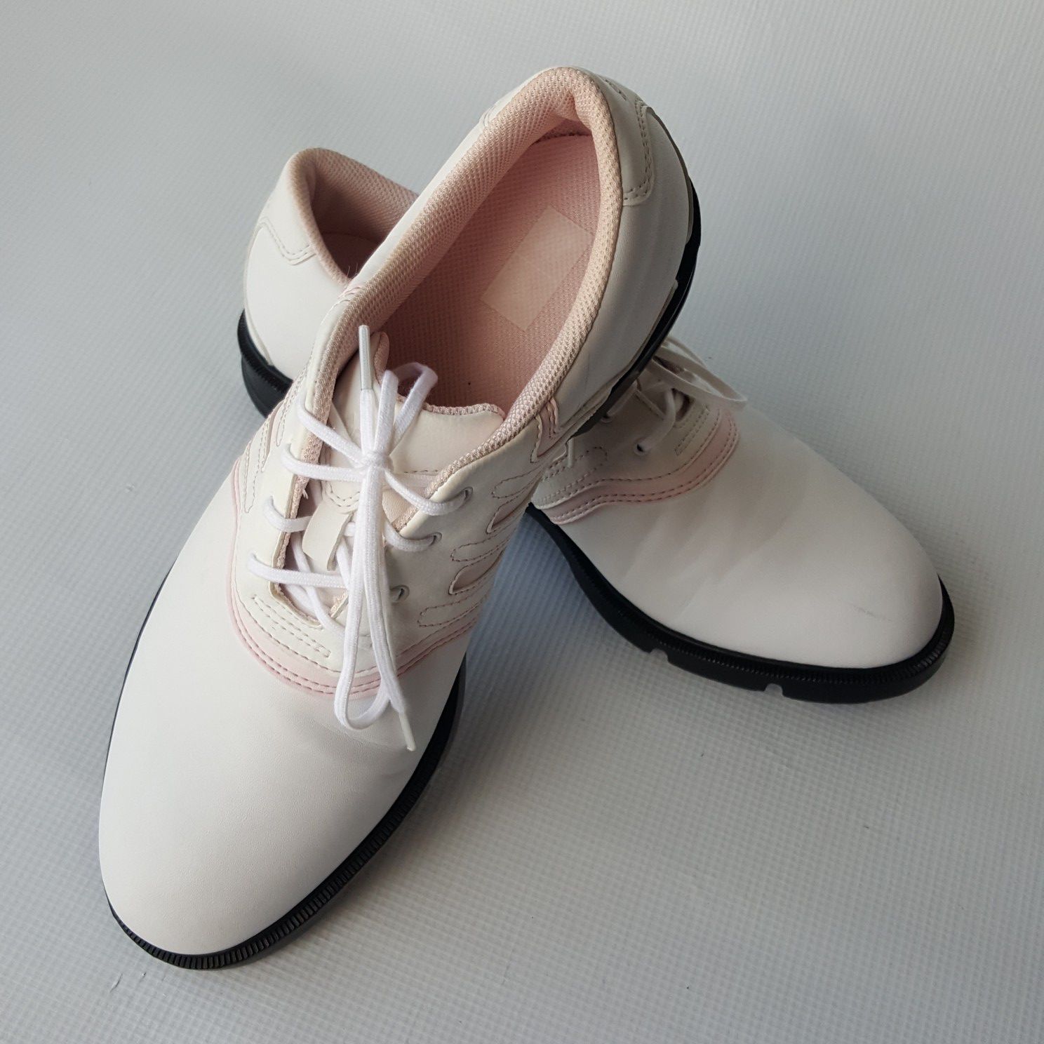 Women's Adidas Z- Traxion White/Pink Oxford Golf Shoes Size 9.5 for Sale Las Vegas, NV - OfferUp