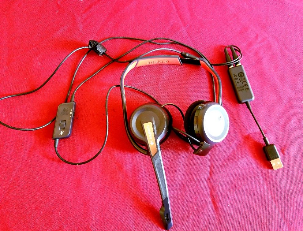 Logitech Gaming Headset G330 - Headset (behind-the-neck) with USB Adapter