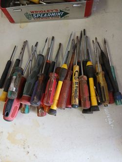 29 Little screwdrivers