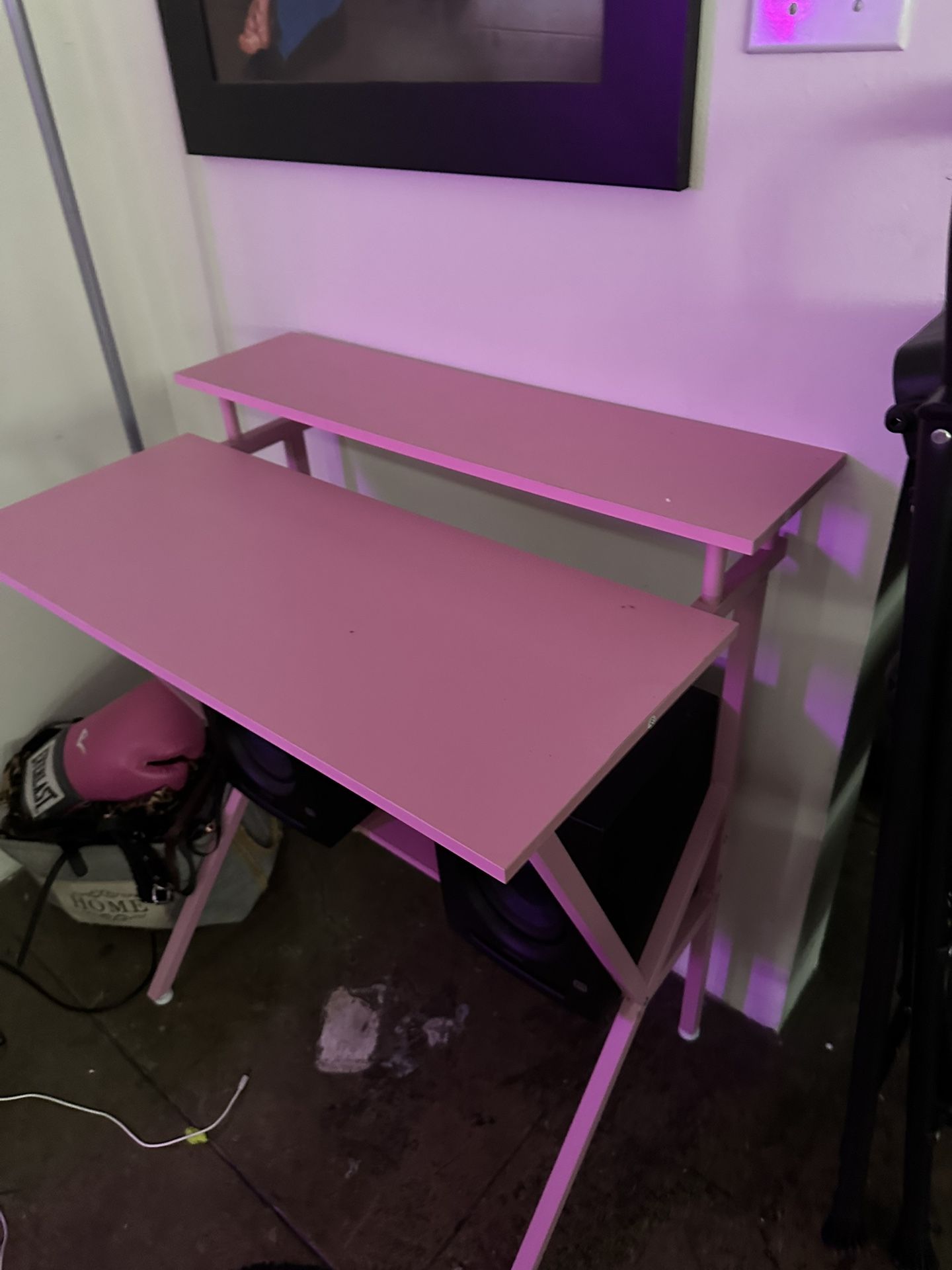 PINK DESK