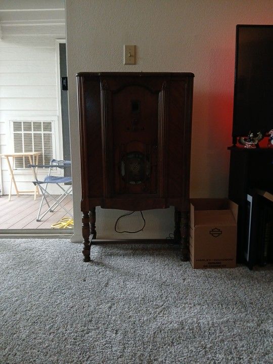 Philosophy Antique Radio