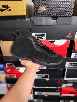 Nike Air Foamposite One Black Suede size 11 VNDS