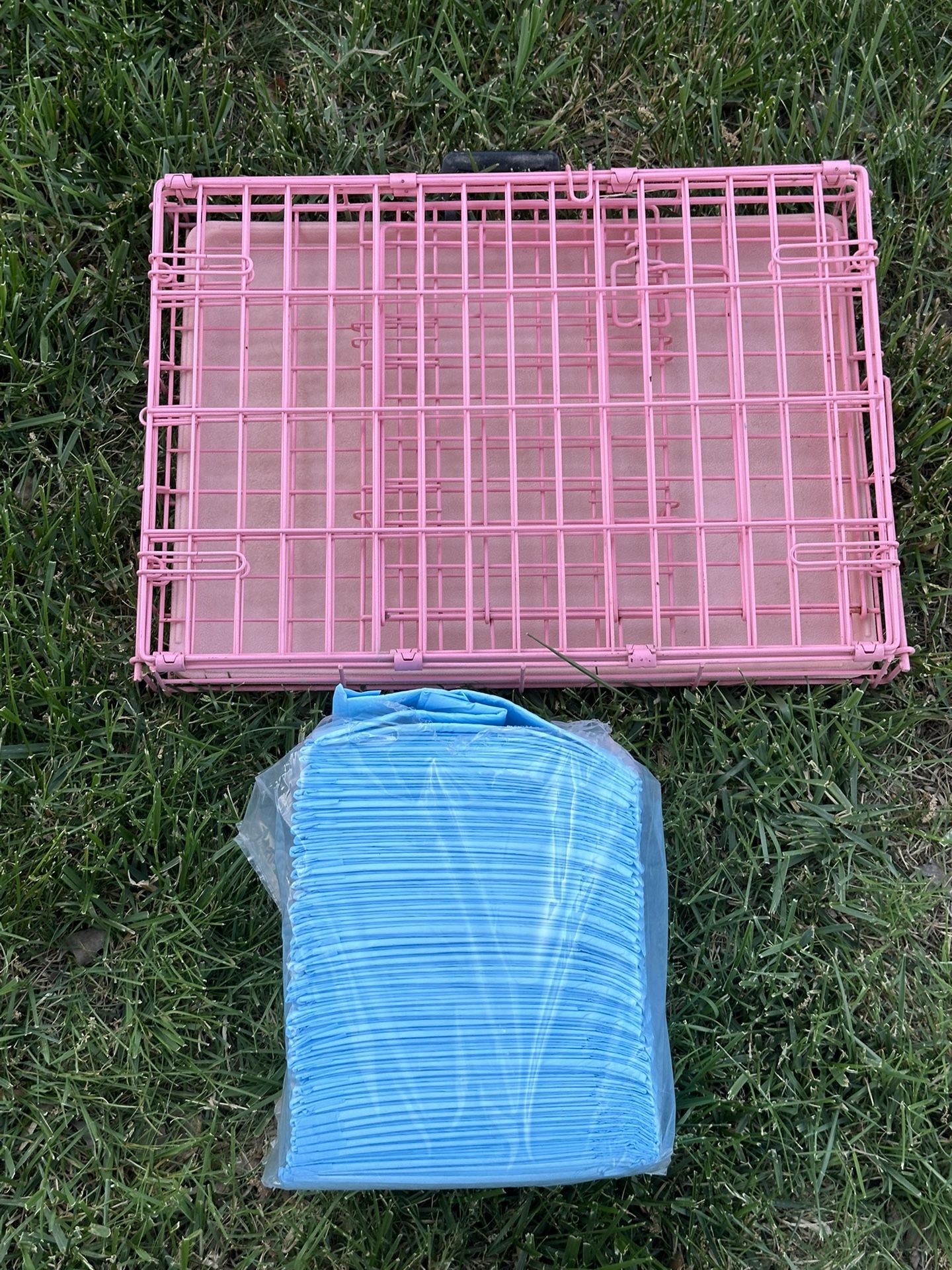 Pink Dog Kennel w/puppy pads