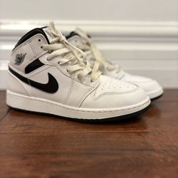 Nike Jordan 1 Mid