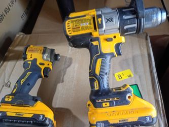 Dos taladros dewalt  20 v con pilas 3AH  no cargador