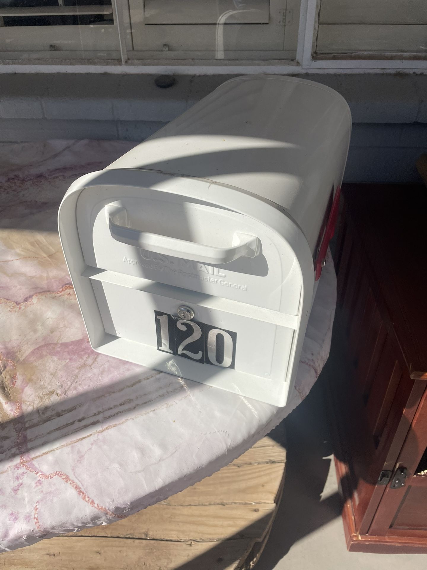 Large Locking Mailbox