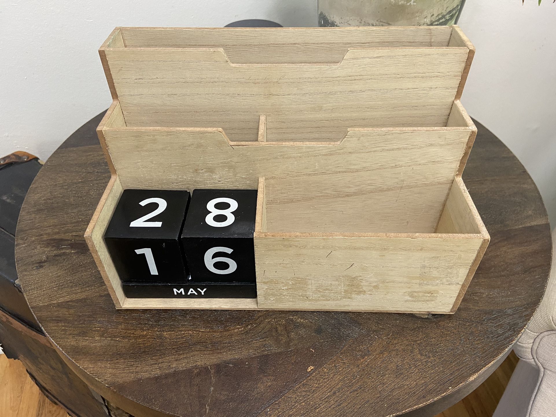 Wooden Block  Calendar And Organizer 
