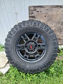 Rim 17 trd toyota con tire todo terreno mickey thomson