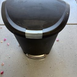 Trash Can 13 Gallon 