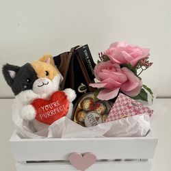 Valentines Basket (wooden) 
