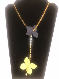 MARNI  ITALY NECKLACE GOLD TONE TRI COLOR FLOWER DESIGN