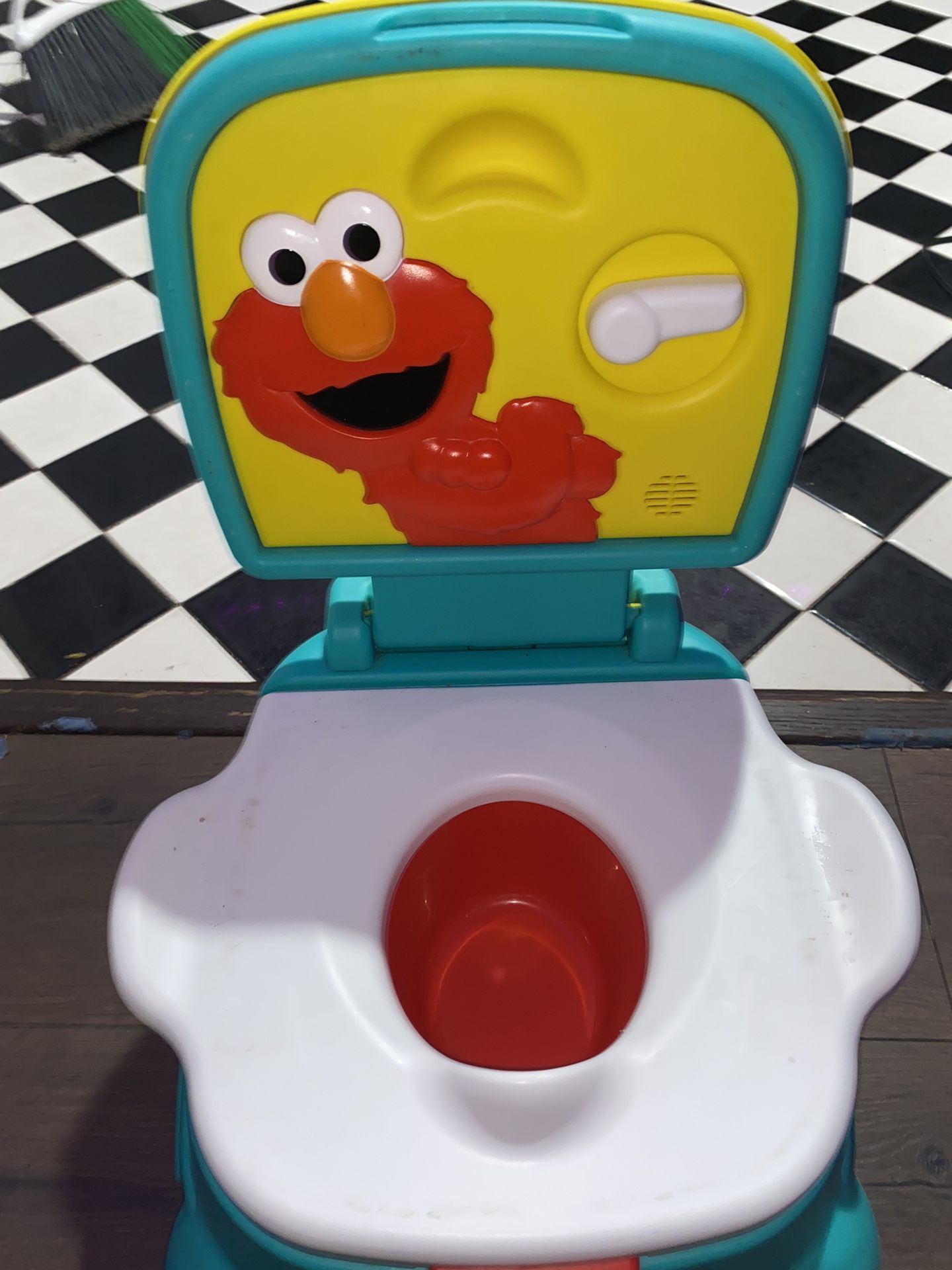 Elmo Hooray Potty Chair 