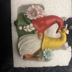New in box spring kissing gnomes