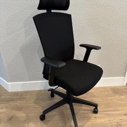 Computer Chair with Adjustable Headrest (New)