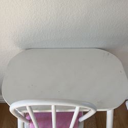 kids table and chair