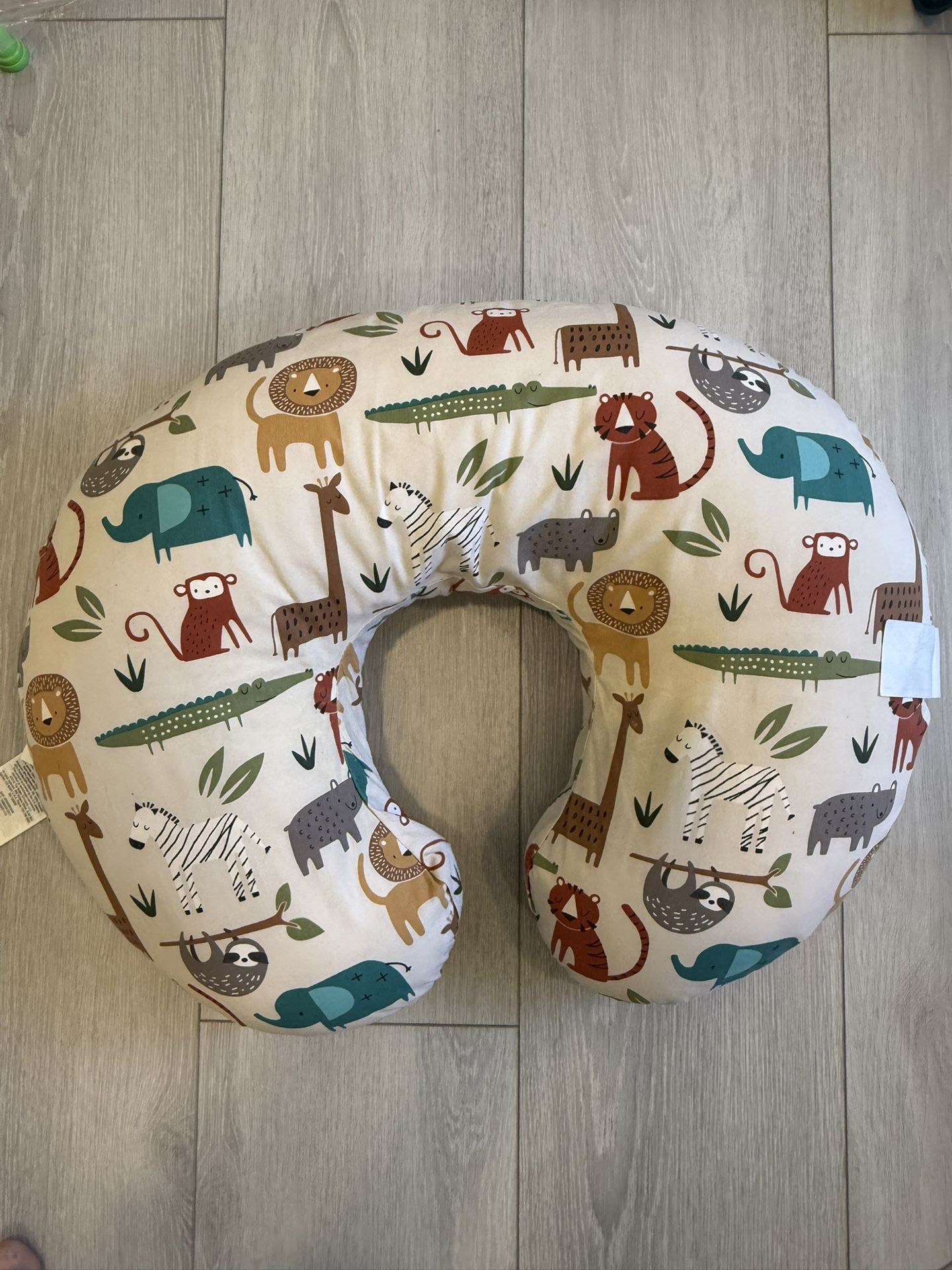 Hoppy nursing pillow
