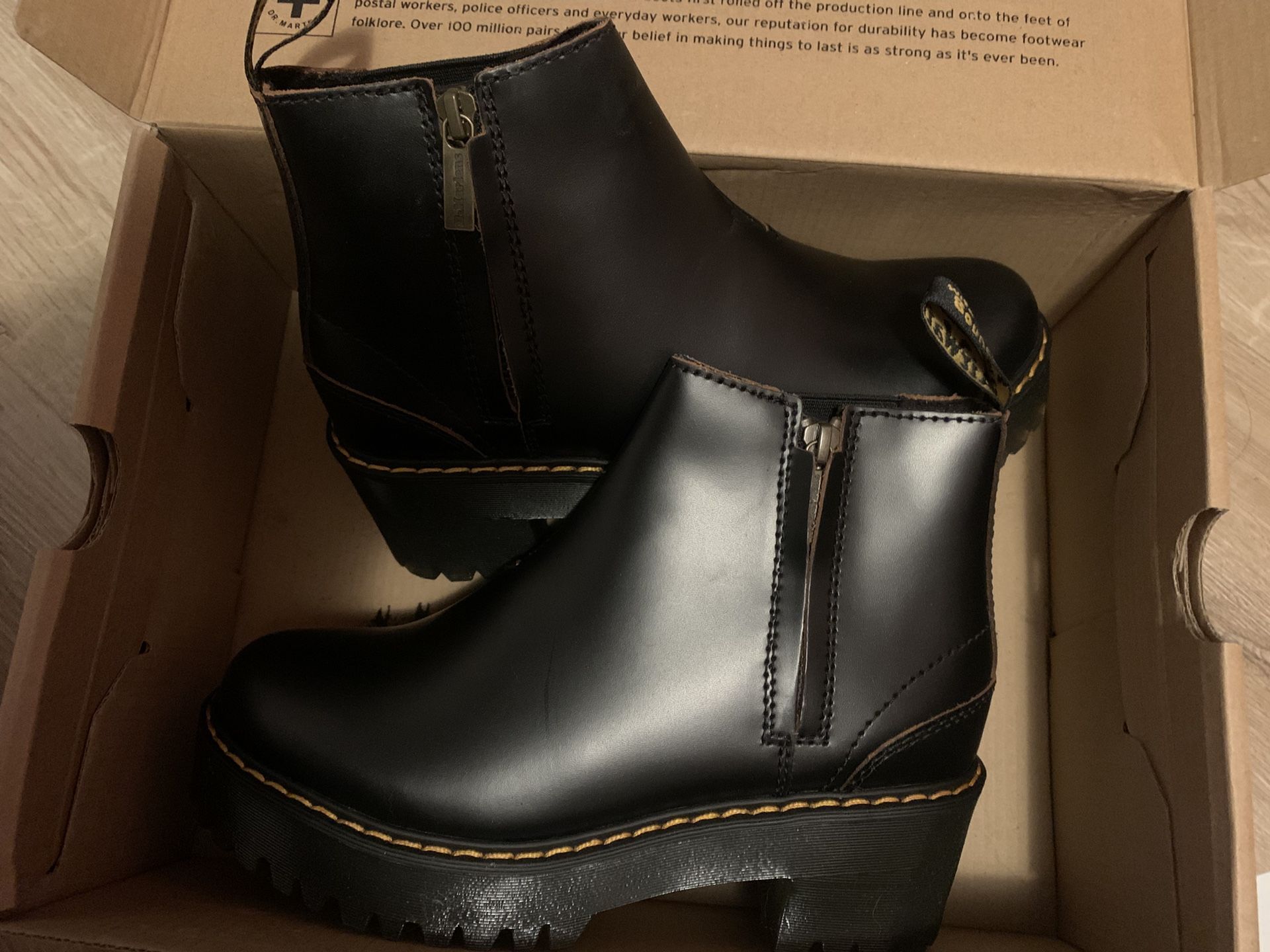 NEW Rometty II Dr Marten Vintage smooth leather Chelsea Boots