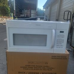 Brand New Hotpoint Microwave