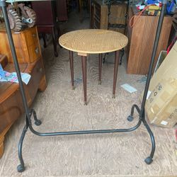 Adjustable clothing rack 32 inches wide 